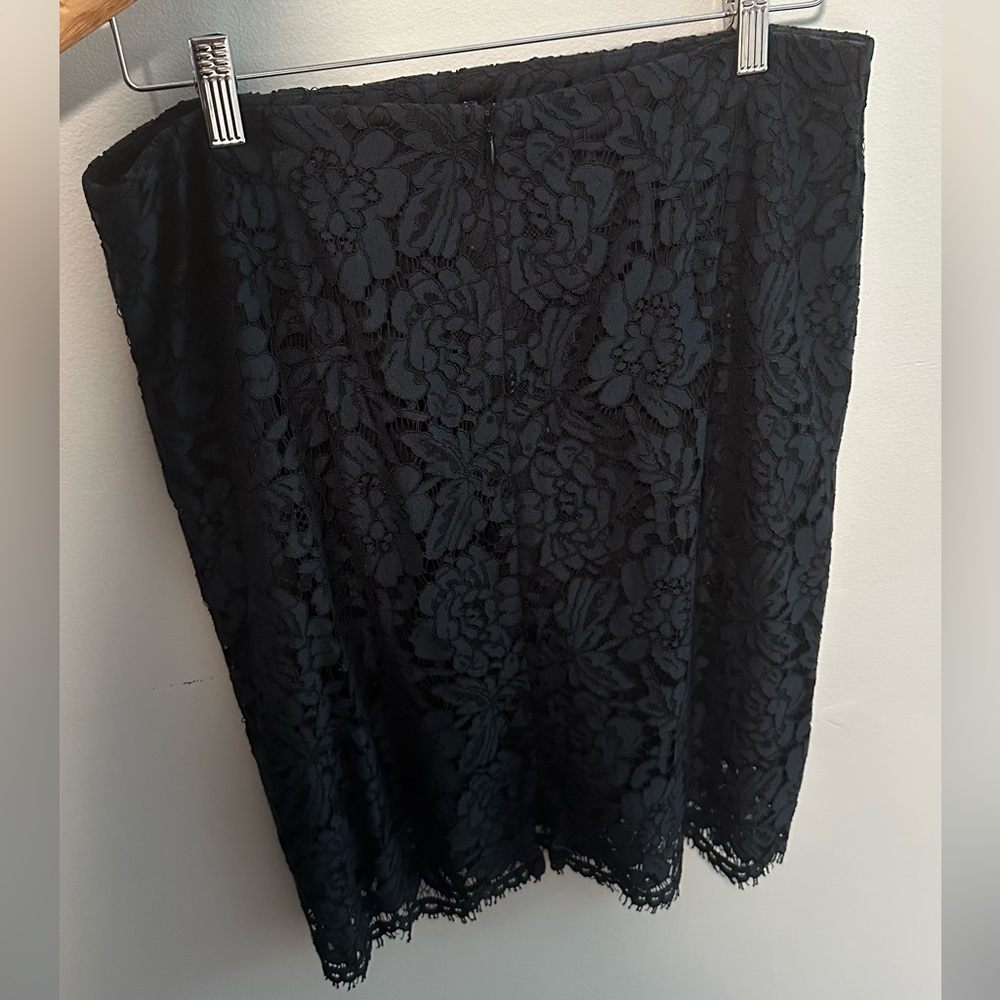 Banana Republic Navy/Black Floral Lace Pencil Skirt